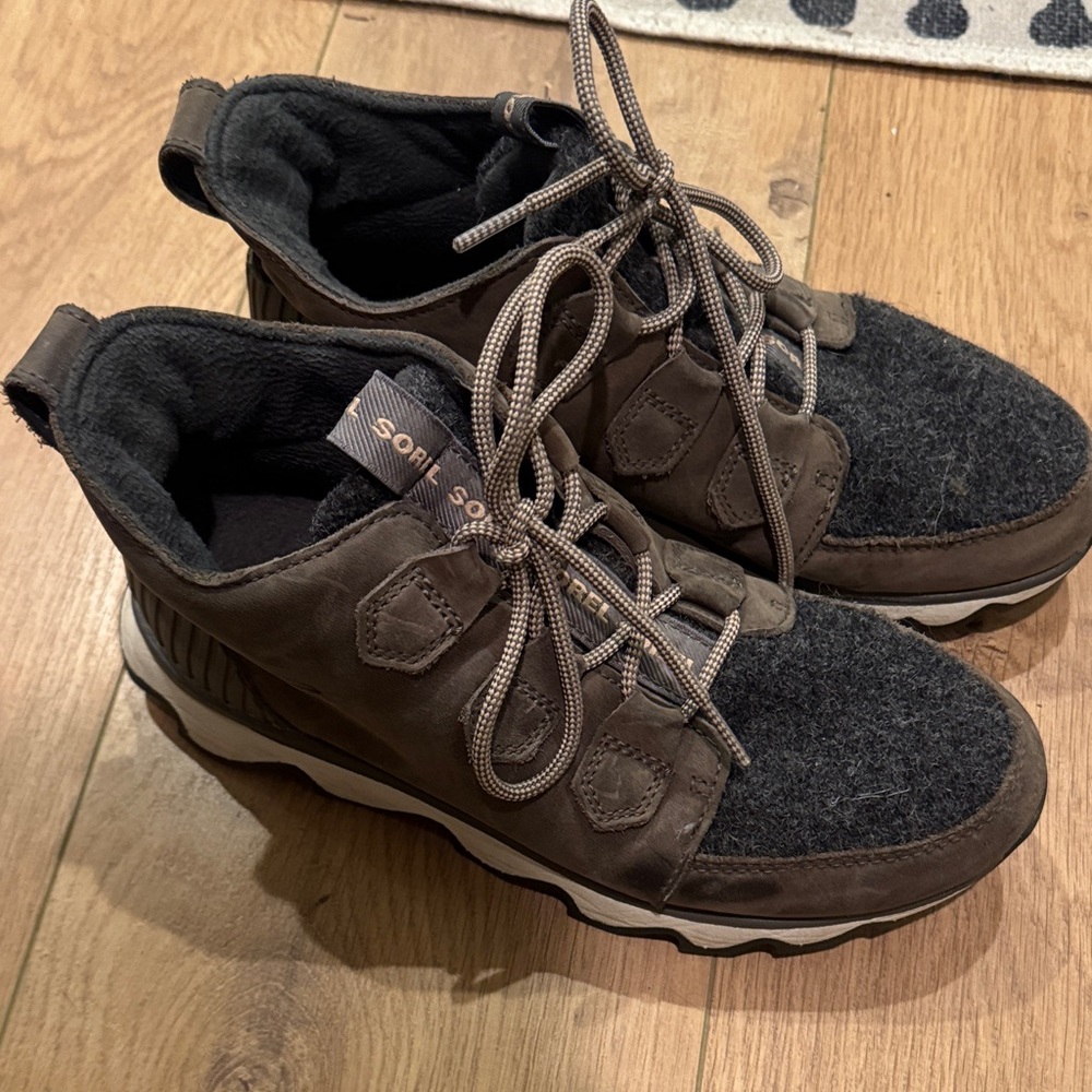 Sorel womans grey and brown/green sneakers